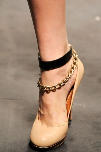 Look 10